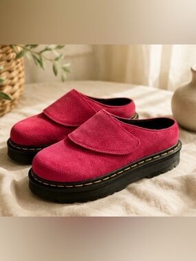Dr. Martens Jorge Il Mule
HOT PINK SUEDE • WOMEN'S SIZE 8 • NWT